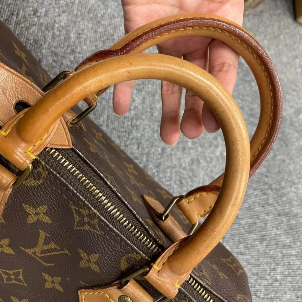 Authentic Louis Vuitton speedy 25 with dust bag, lock, and key - Picture 8 of 14